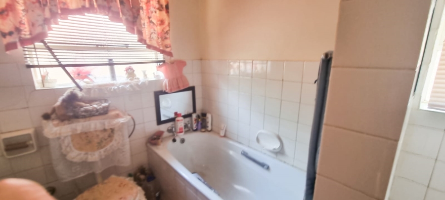 1 Bedroom Property for Sale in Meerhof North West